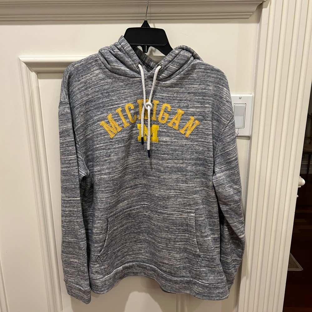 ♦️University of Michigan hoodie